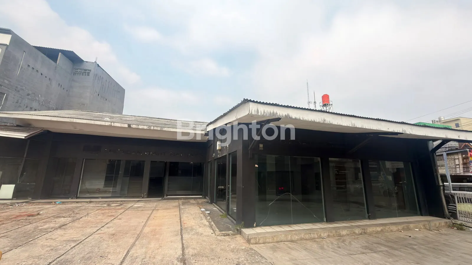 DISEWAKAN RUANG USAHA STRATEGIS DI PEKAYON BEKASI SELATAN
